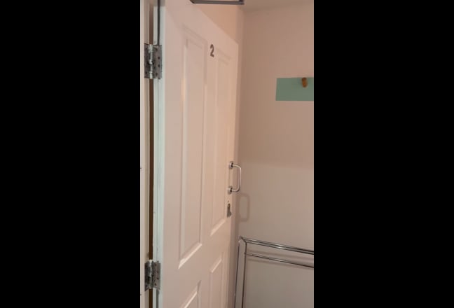 An ensuite  room in the centre Main Photo