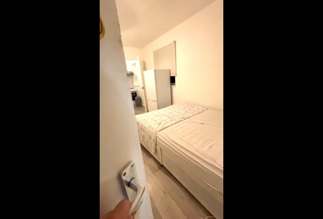 Self-Contained Studio NW10 – Ready to Move In Main Photo