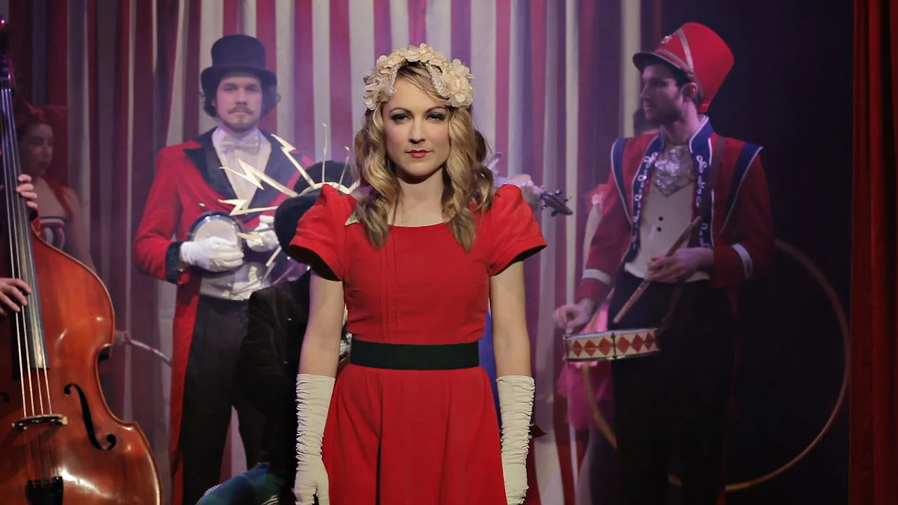 Susy Blue - &quot;Circus&quot; (Official Music Video)