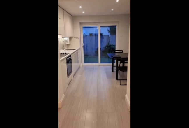 Luxurious 1 Bed Flat with Private Garden Main Photo