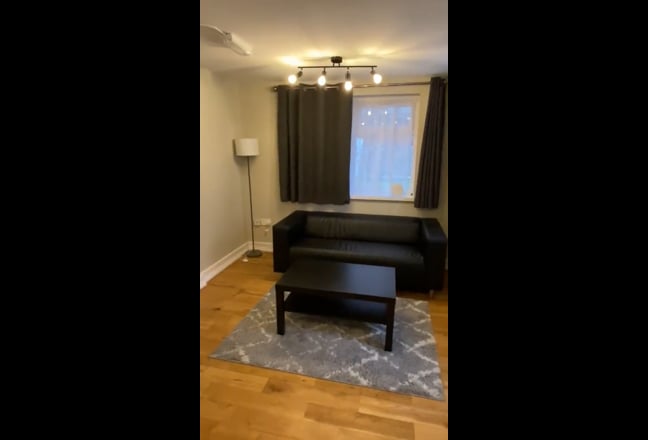 A well Presented Double Room with En Suites  Main Photo