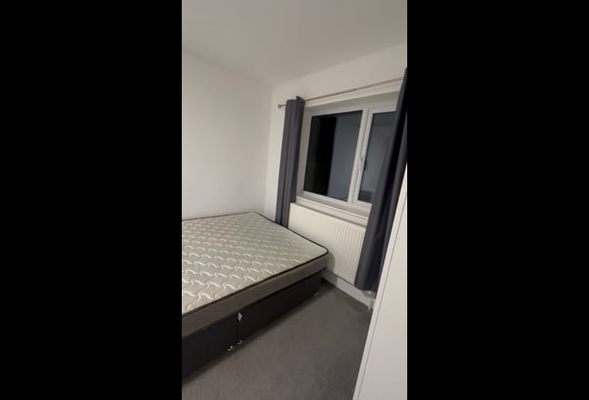 Ensuite double bedroom with countertop Main Photo