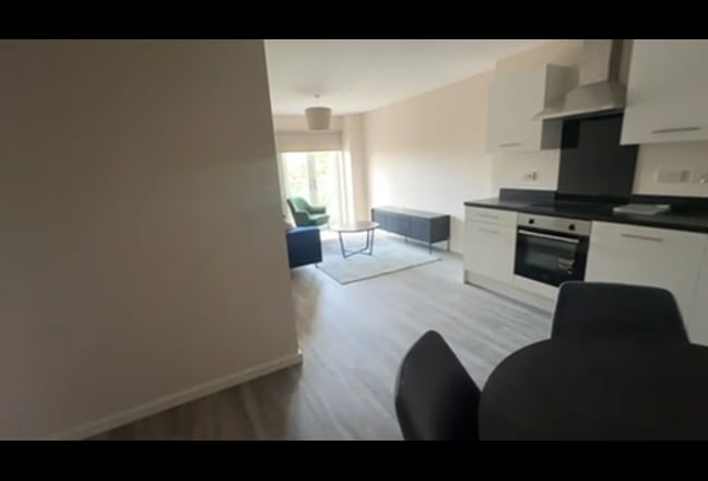 Spacious Ensuite Room | 15 mins to City Centre  Main Photo