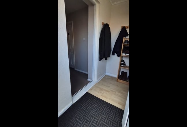 3 Rooms Available in 6 Bedroom House Main Photo