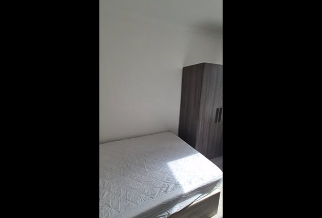 Ensuite Double Room five minutes from station Main Photo