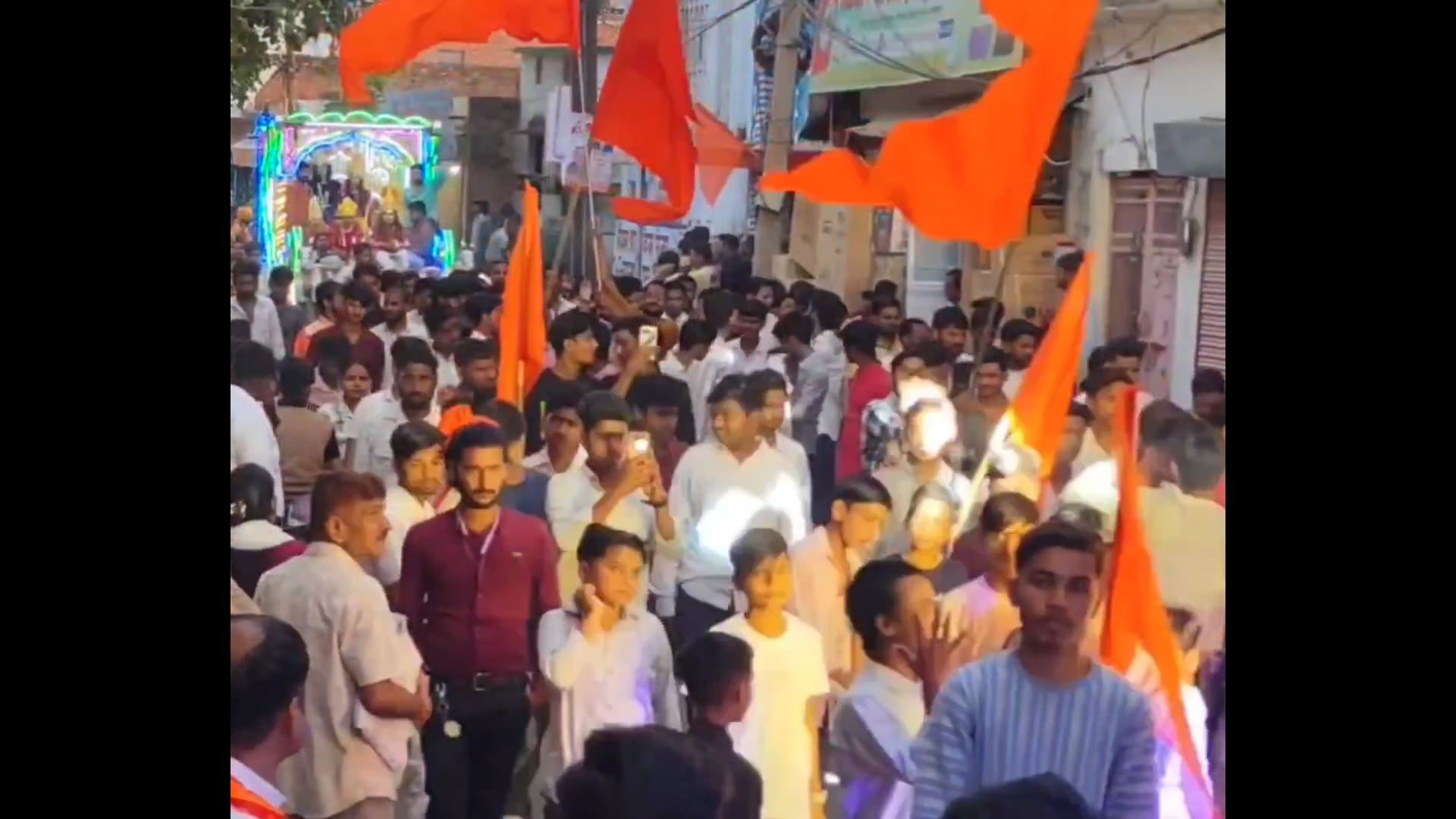 जय श्रीराम के जयकारों के बीच निकली राम जवारों व रामनवमी की भव्य शोभायात्रा, उमड़ी भारी भीड़