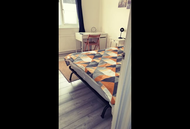 Double Room in Custom House Main Photo