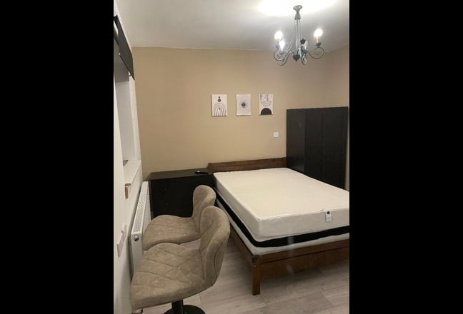 😁 Refurbished en-suite room Main Photo