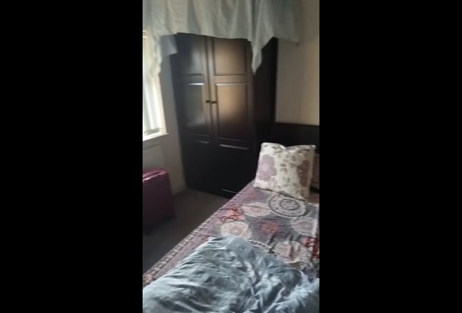 Spacious furnished double room to let. Main Photo