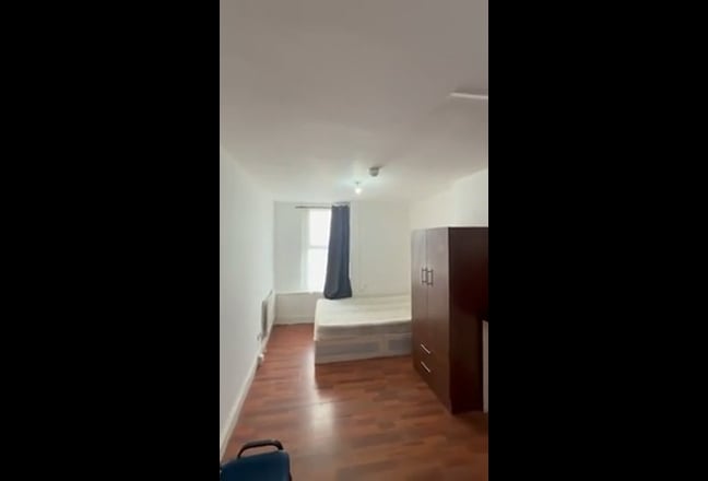 Bright Studio Apartment in the Heart of Camberwell Main Photo