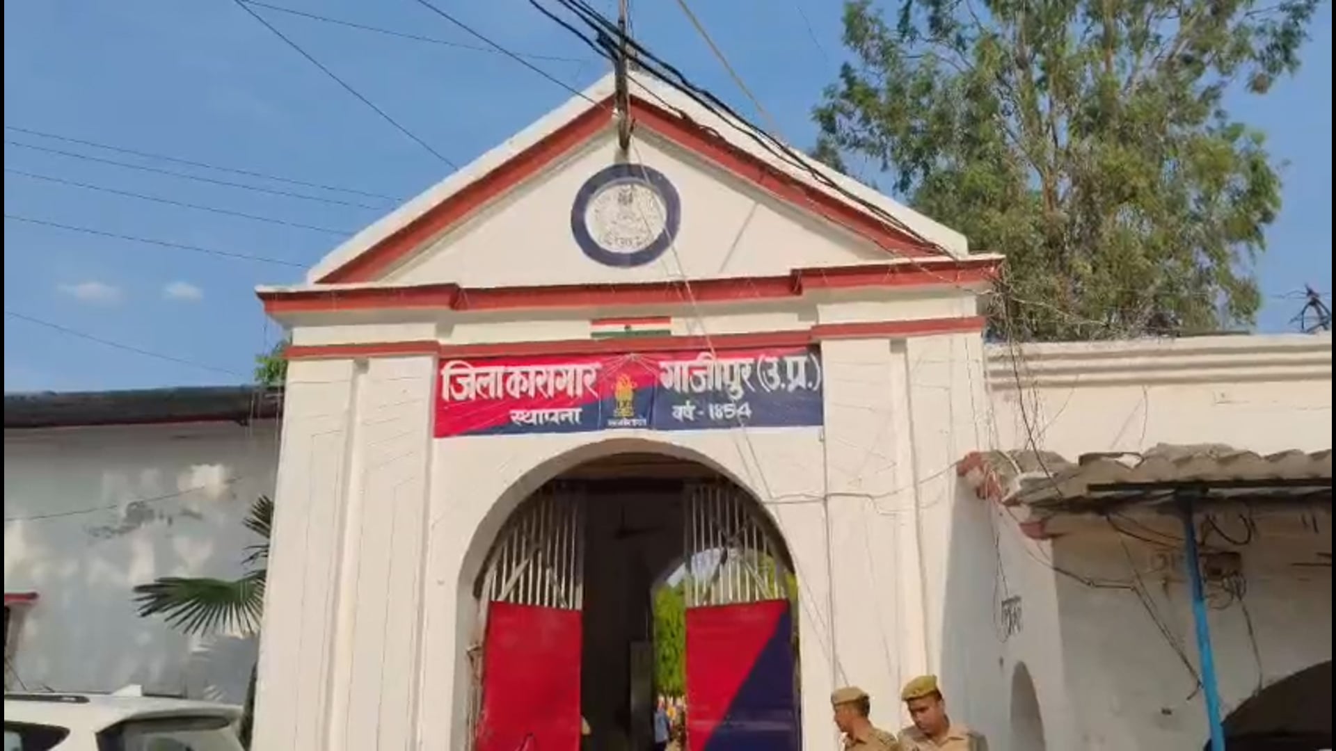 गाजीपुर एसपी व जिलाधिकारी ने जिला जेल का किया निरीक्षण मचा हड़कंप