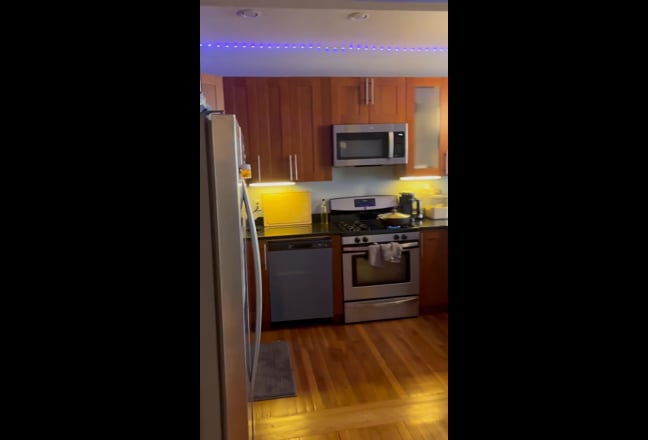 BU-Area Spacious Room with TV and Large Closet Main Photo