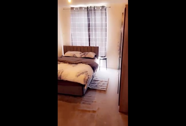 Nice clean double room with Private Bathroom  Main Photo