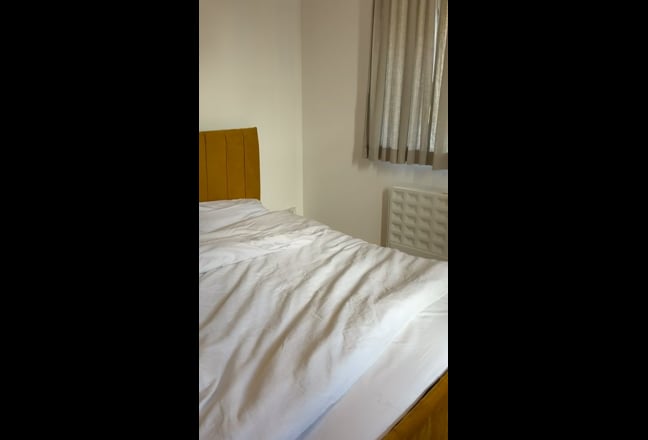 Large Canary Wharf Room couples welc- &pound;0 Deposit  Main Photo