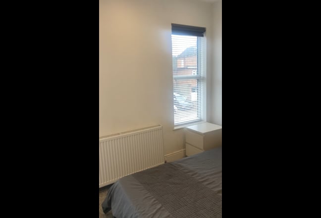 Large room-with Ensuite Main Photo