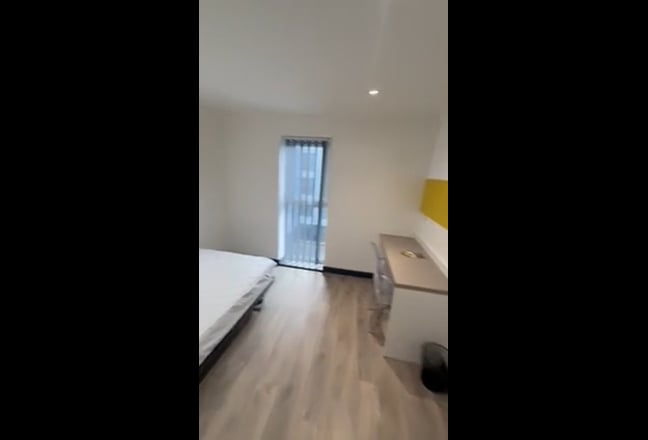 Large Studio Room for Couples or Single  Main Photo