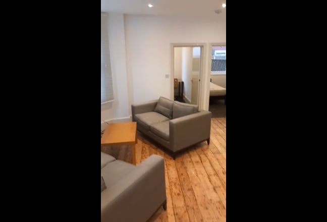 Queens Park 2 Bed Flat Main Photo