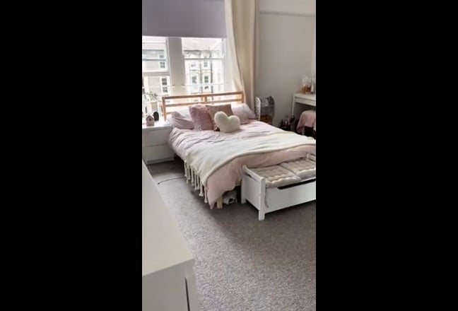 Spacious double room in Clifton flat ✨ Main Photo