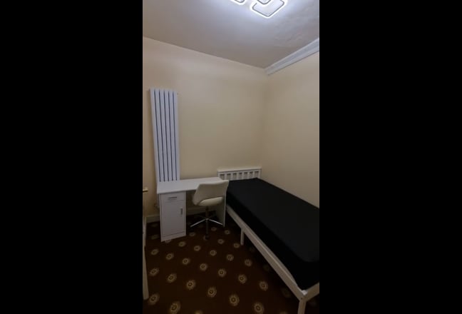 Bright  &  spacious  single  &  double  rooms  Main Photo