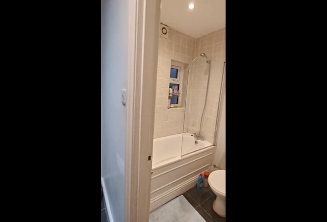 Studio with parking in heart of Ealing Broadway Main Photo