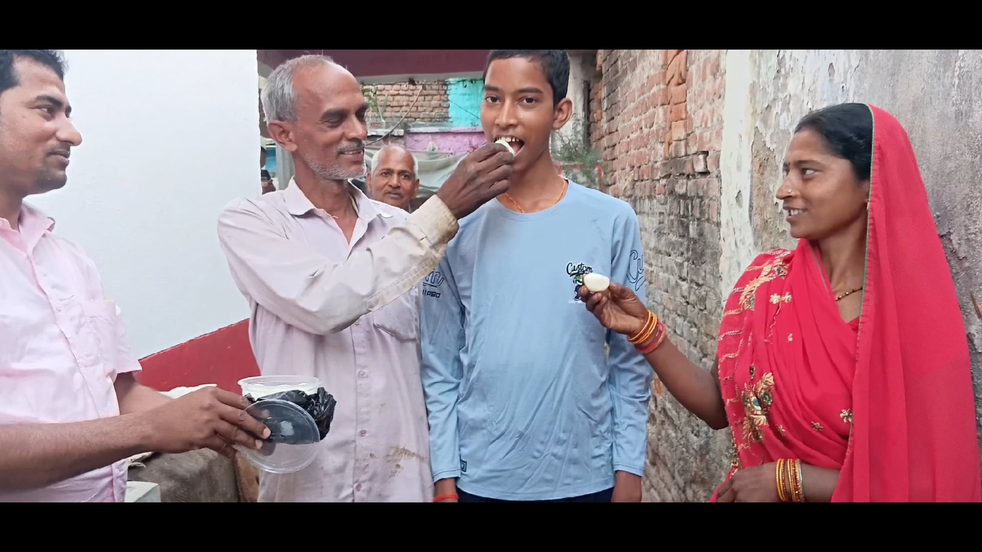 बरदहा के अश्विन कुमार ने मैट्रिक बोर्ड में 473 अंक लाकर गांव तथा परिवार का नाम किया रौशन