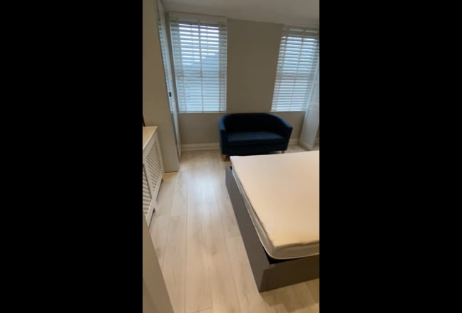 Bright Double Room with Sofa – Calm Modern Home Main Photo