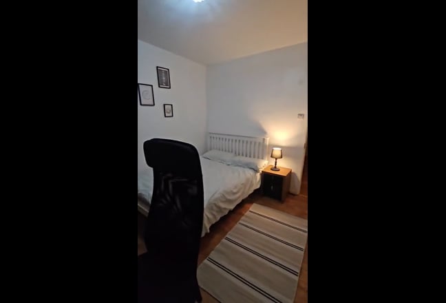 Double room near elephant and castle underground  Main Photo