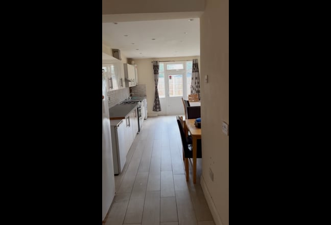 Double Room Available – IG6  Main Photo