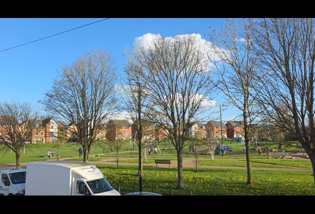 Spacious studio flat all bills included Main Photo