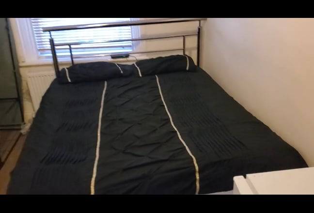 Full Ensuite Bedroom- Newcastle City Center -  Main Photo