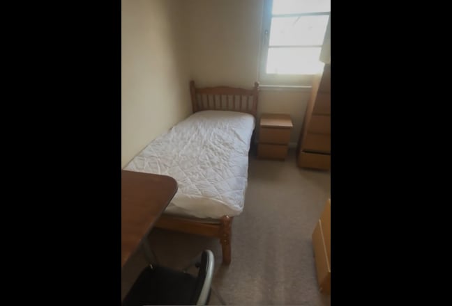 Bright double room 5mins from University  Main Photo