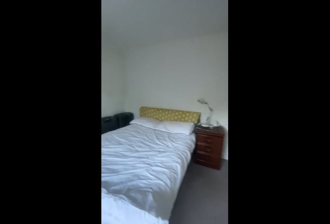 CB2 Double room easily access to center Main Photo