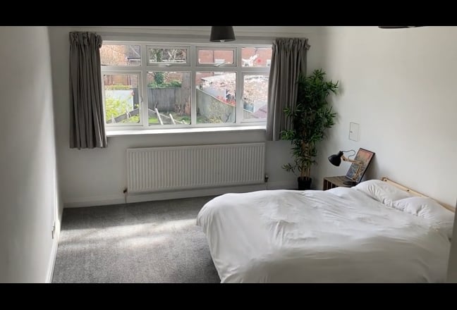 Very large room in spacious house with garden Main Photo