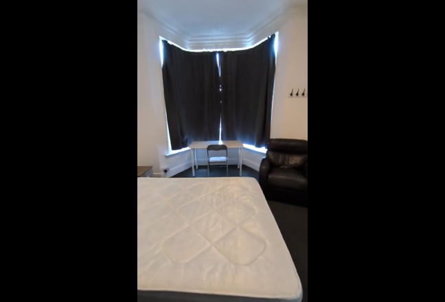 Student Double Room HU5– 4 Wks FREE-Bills Included Main Photo