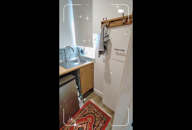 RB2 self-contained (bedroom,shower room, kitchen)  Main Photo