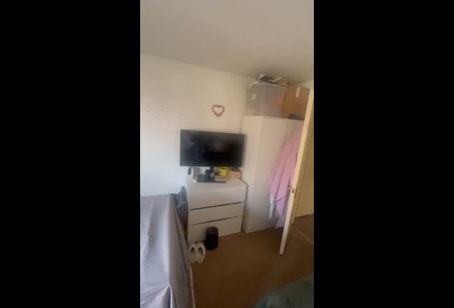  Cosy Room Available  Main Photo