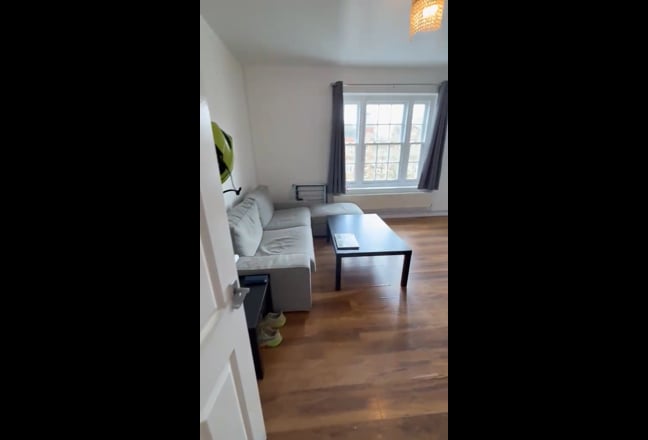 Bright double room in friendly flat-Bills included Main Photo