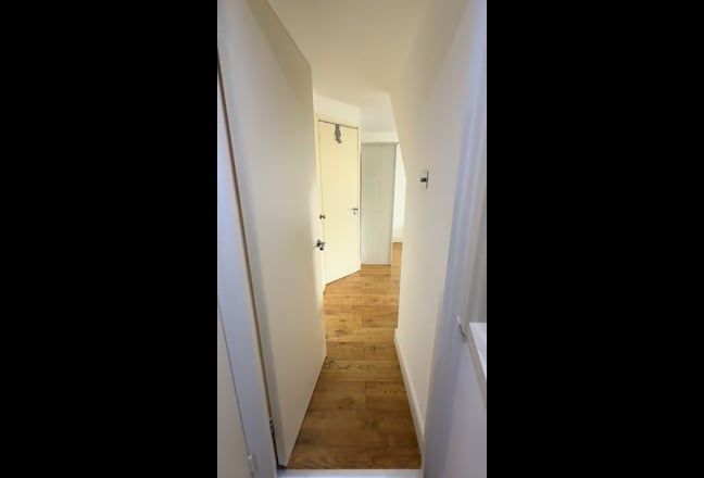 Large, bright en-suite by St Katherine Docks Main Photo