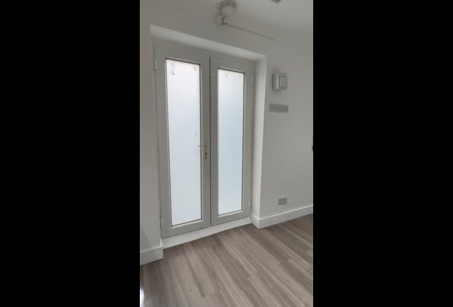 Modern Studio!  Main Photo