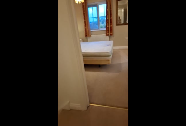   Hatfield, Garden Village, 35yrs+,  f/t  employed Main Photo