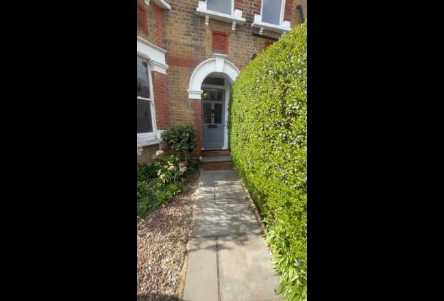 Beautiful HUGE home  Main Photo