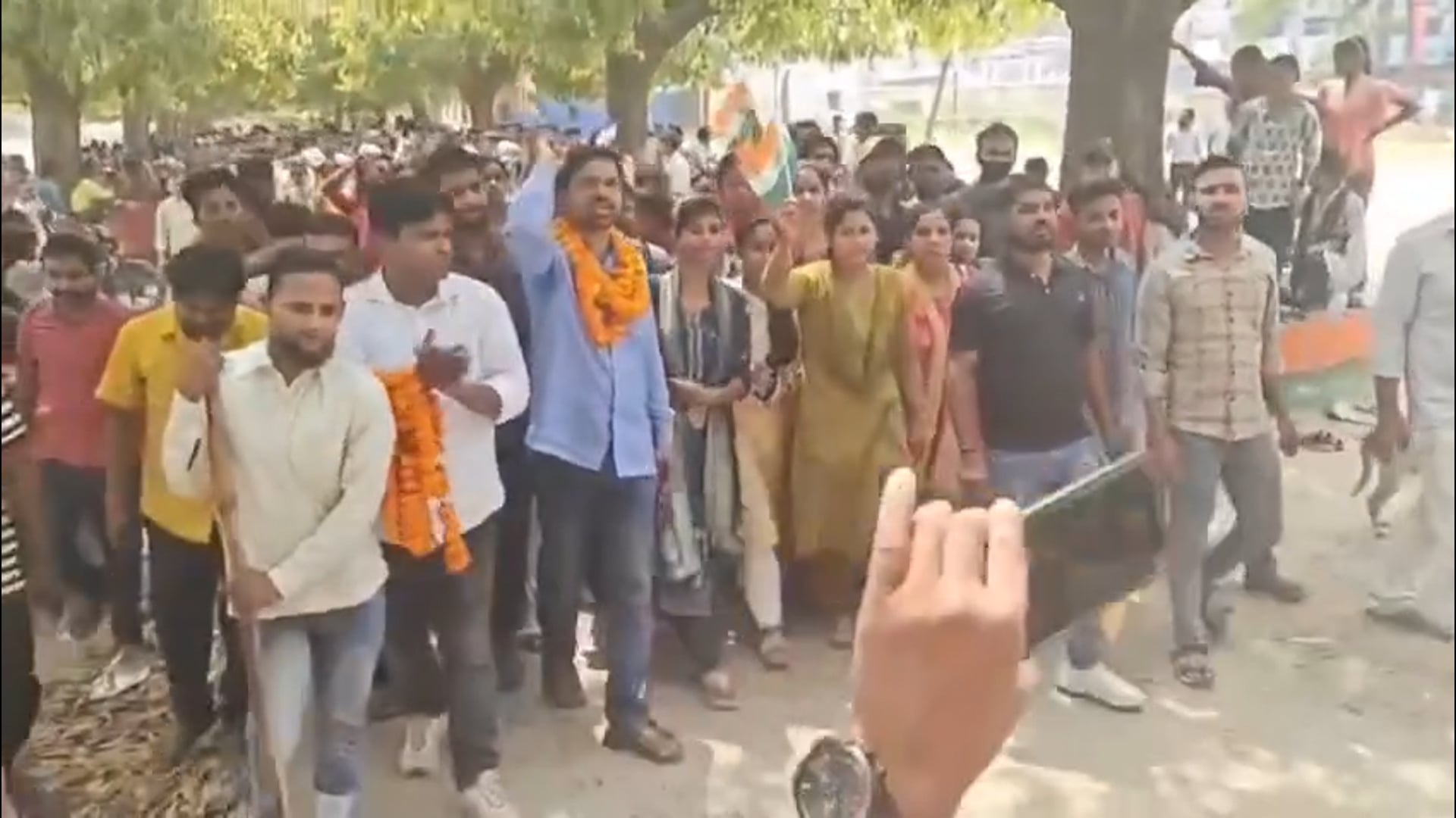 TRE4 विज्ञापन , लाइब्रेरियन , BSSC संविदा वेटेज हटाने की मांग को लेकर बेगुसराय में प्रदर्शन, महिला अभ्यर्थियों की भीड़ 