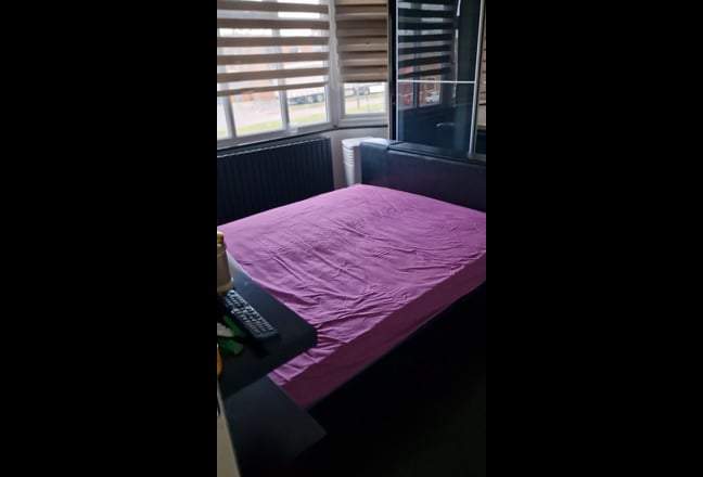 Double room to-let in queensbury honeypot lane  Main Photo