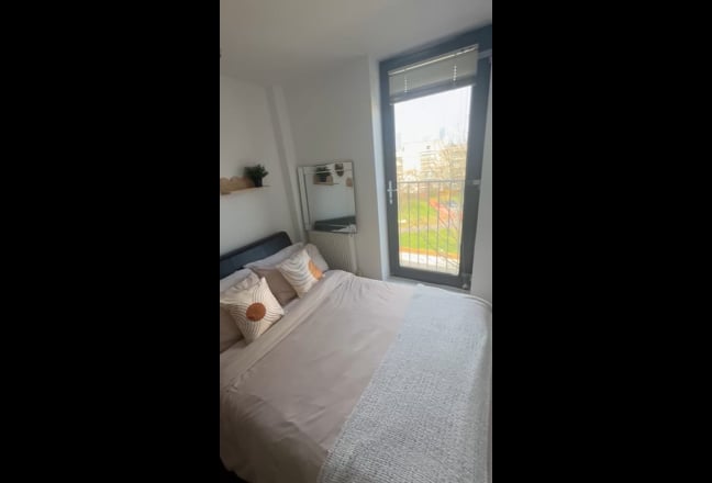 1 Double Bed  in 2 Bed Apartment  Main Photo