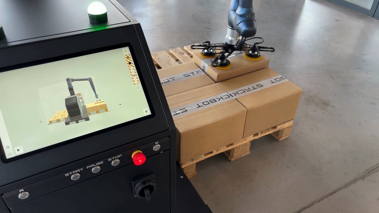 Cadru din materialul video — Stackbot în acțiune