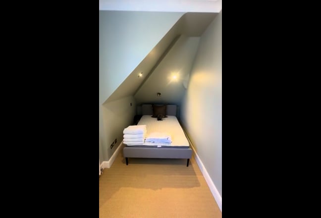 Refurbished 2-bed, 2-bath flat in Belsize Park Main Photo