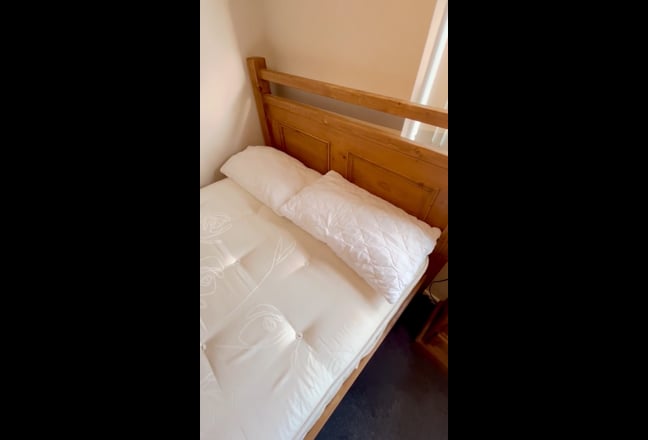 Double room to let in a Georgeous Roundhay flat Main Photo