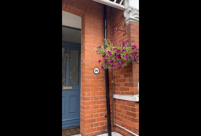 Modern 2 bed flat with large private garden  Main Photo