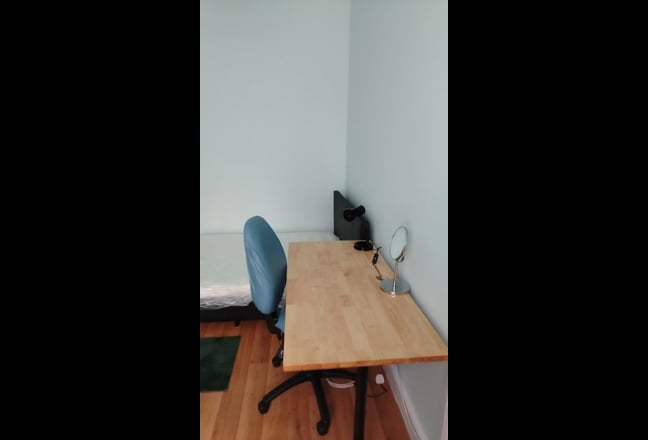 Small double room to rent Main Photo