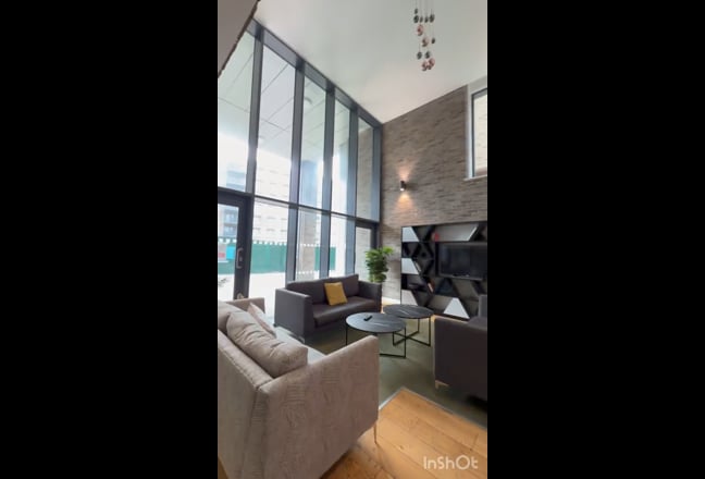 Two Bedrooms in Bright/Spacious Greenwich Flat Main Photo